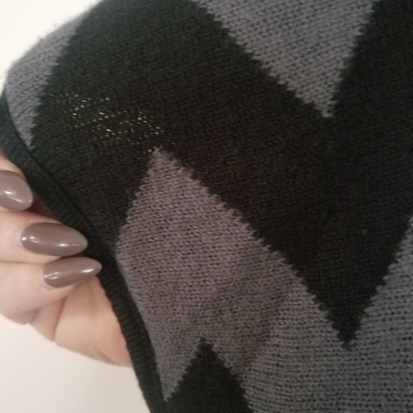 Shawl - poncho - sweater - Picture 2 of 4